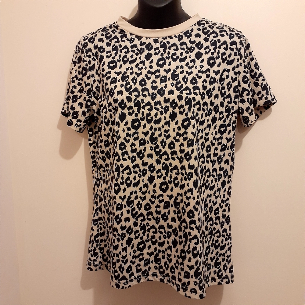 🐆3 for $25 Bundle Sale- Blooming Jelly T-Shirt, Size Small🐆